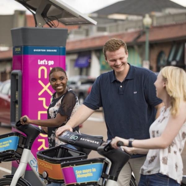 Two student rent bikes from a ridesharing station.